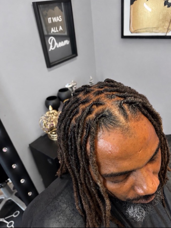 Locs, twists, kids braids, body wellness, reflexology, facials, work by Chevonte' Walker